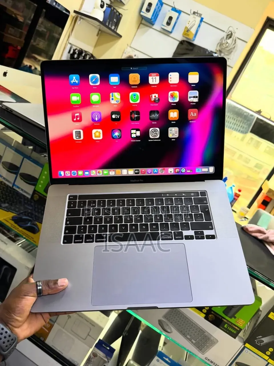 New Laptop Apple MacBook Pro 2019 16GB Intel Core i7 SSD 512GB