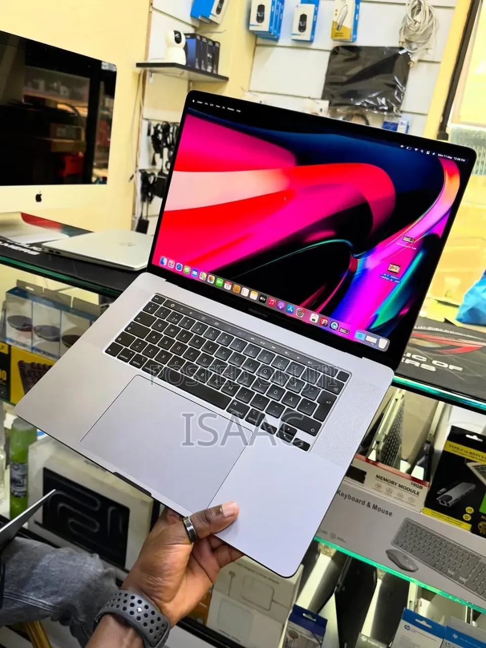 New Laptop Apple MacBook Pro 2019 16GB Intel Core i7 SSD 512GB