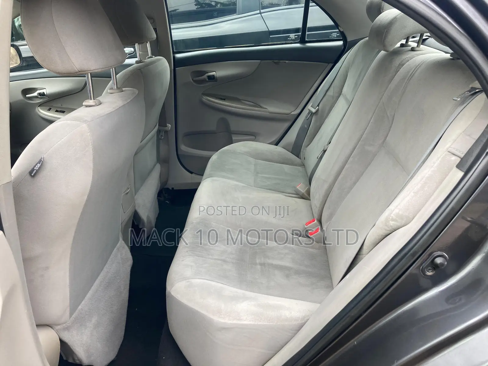 Toyota Corolla LE 4dr Sedan (1.8L 4cyl 4A) 2013 Gray