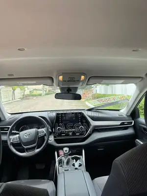 Toyota Highlander 2022 Silver