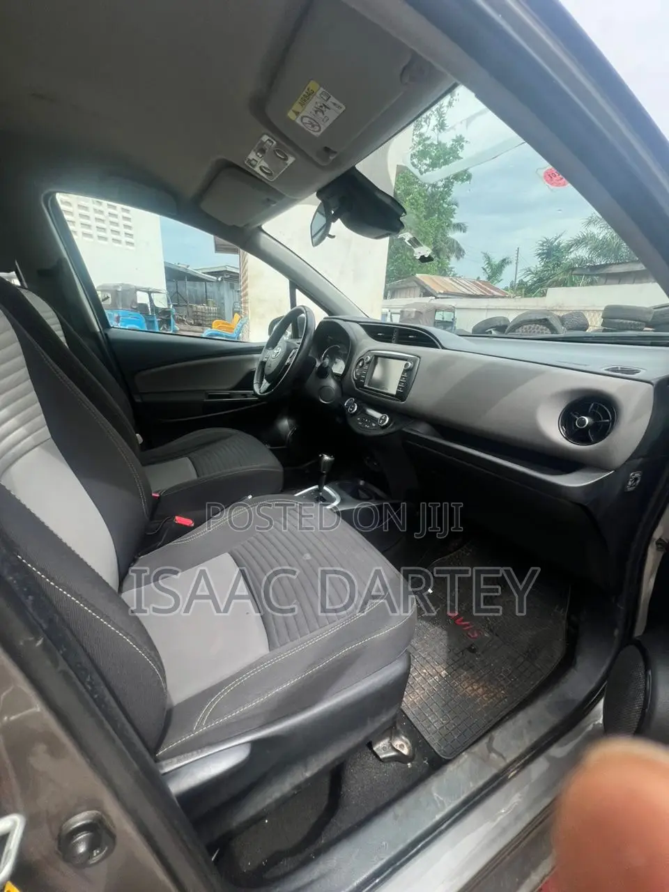 Toyota Yaris L Hatchback 3dr 2017 Gray