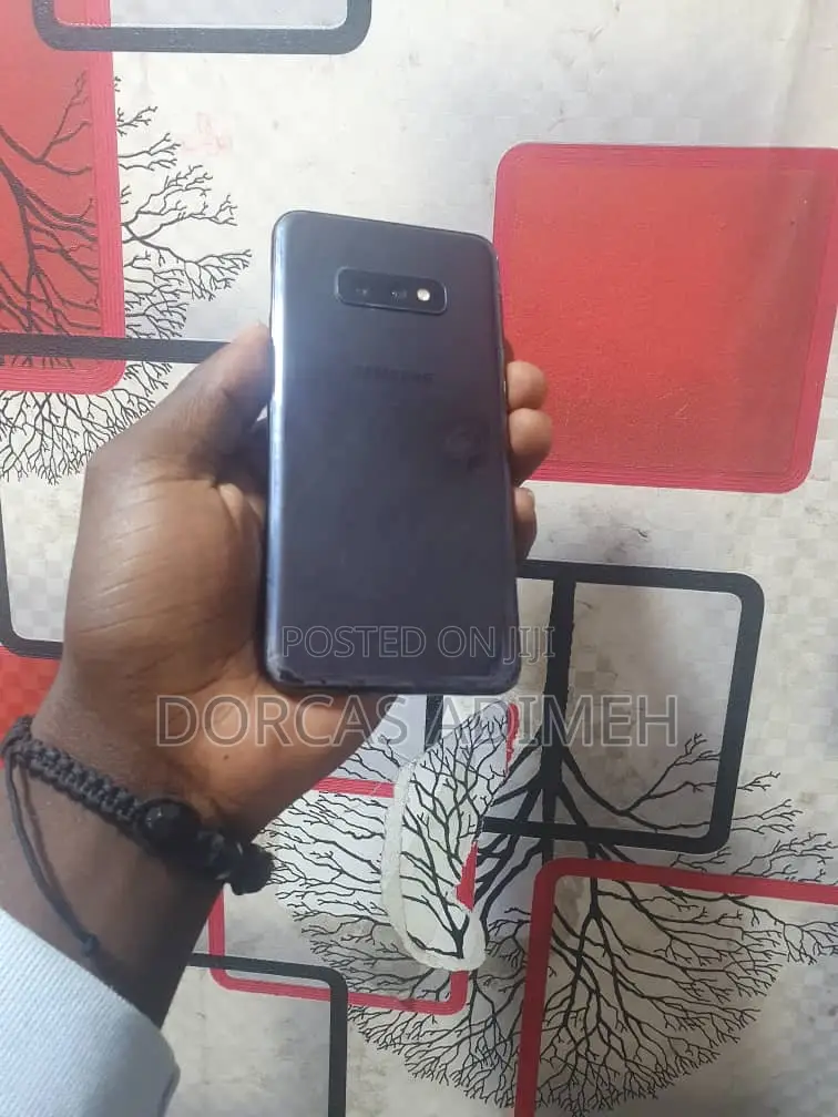 Samsung Galaxy S10e 128 GB Black