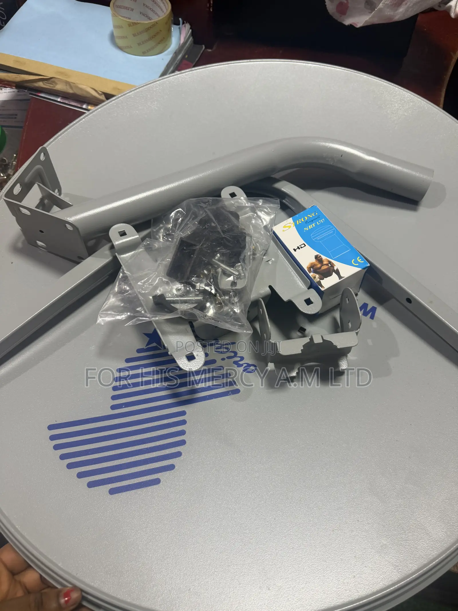 Brand New Hd Satellite Dish Complete Set With LNB Accessories