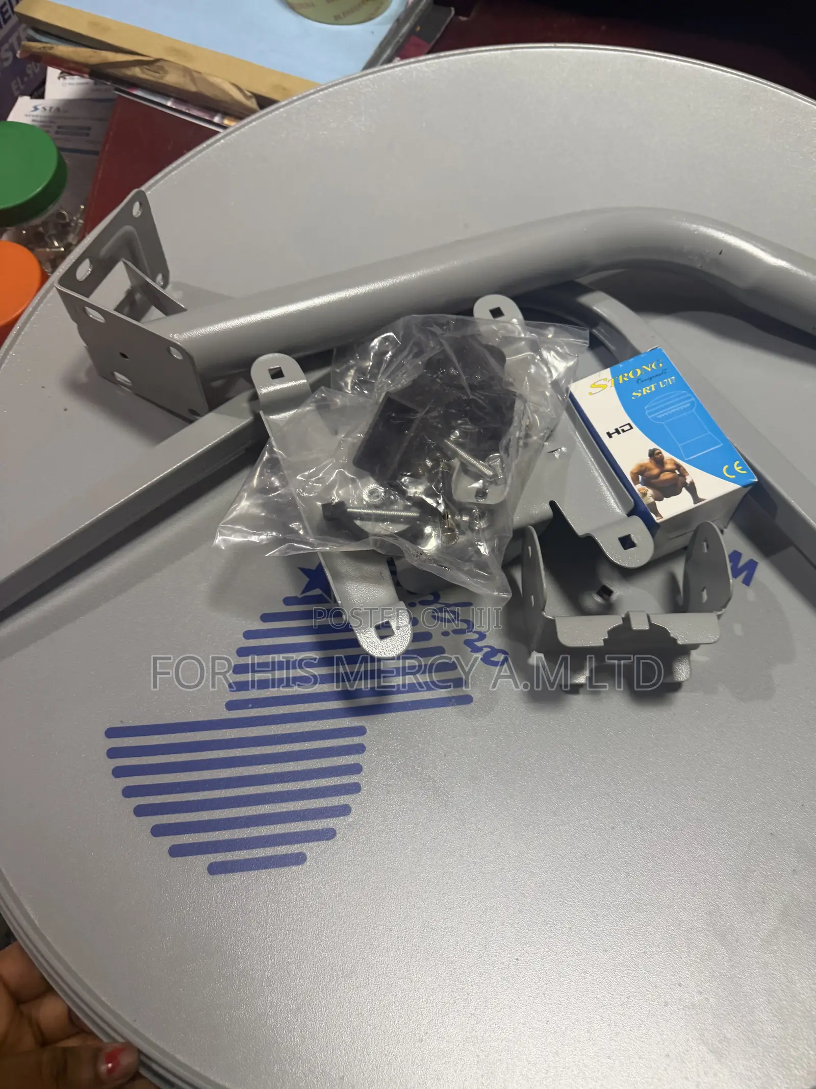 Brand New Hd Satellite Dish Complete Set With LNB Accessories