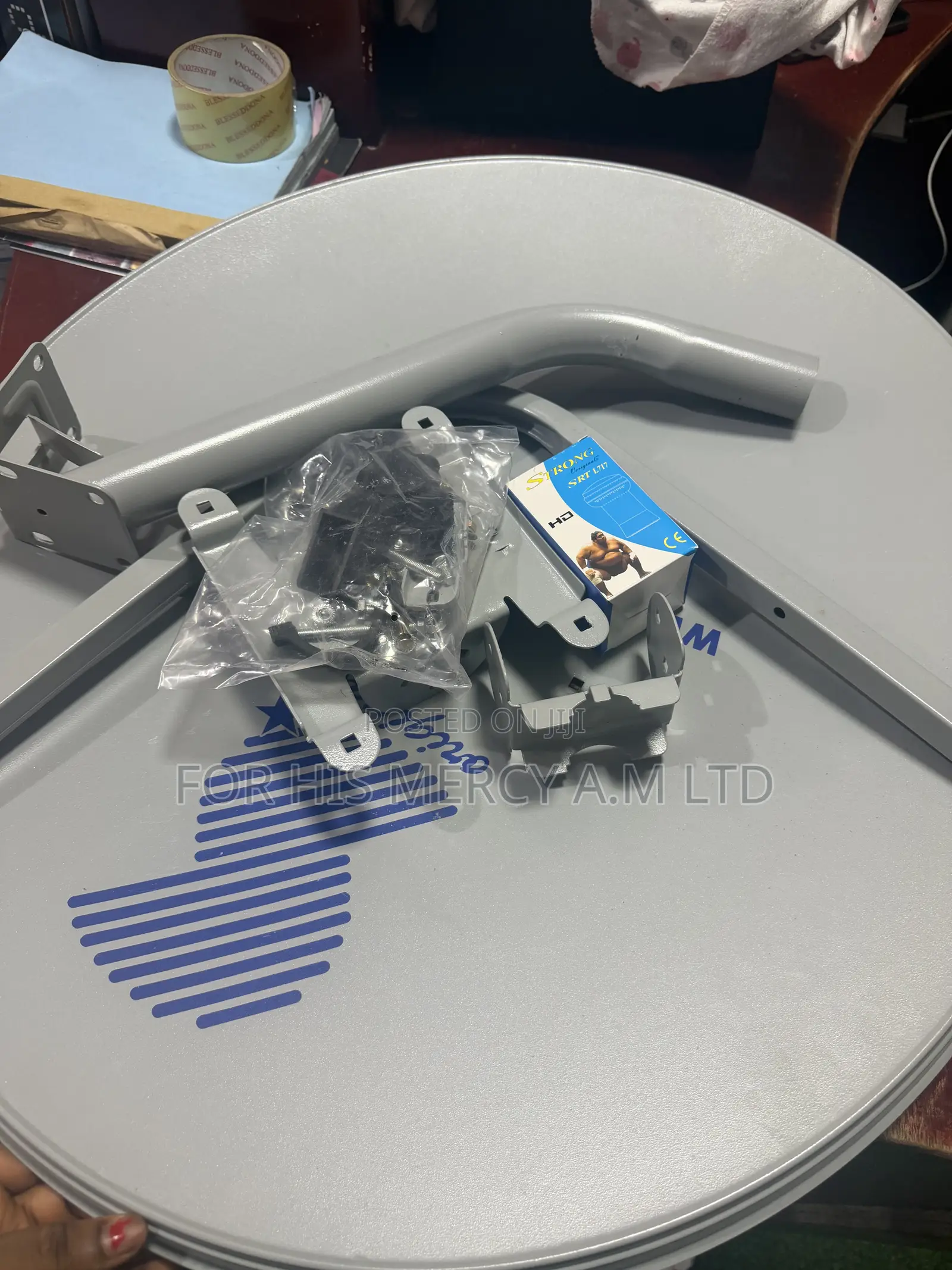 Brand New Hd Satellite Dish Complete Set With LNB Accessories