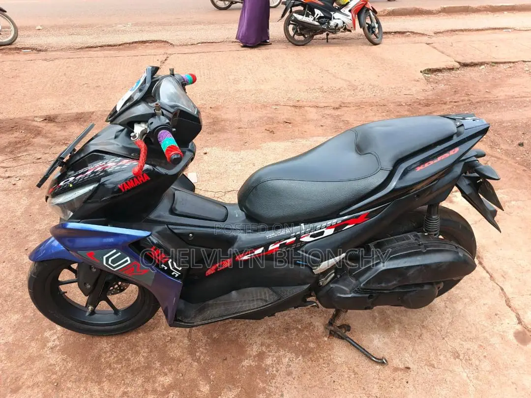 Yamaha 2021 Black