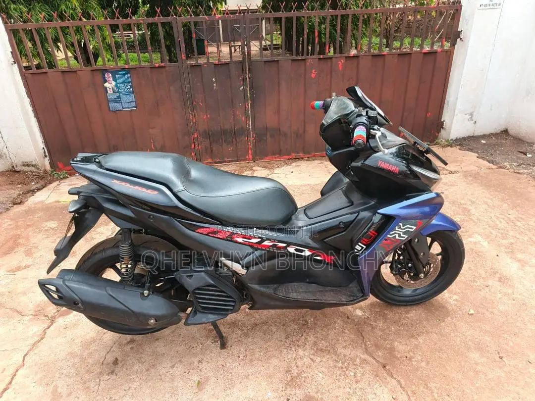 Yamaha 2021 Black