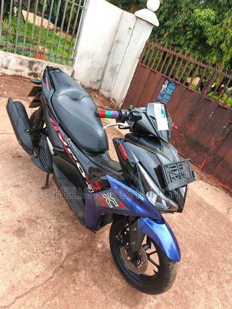 Yamaha 2021 Black