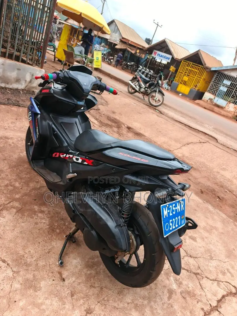 Yamaha 2021 Black