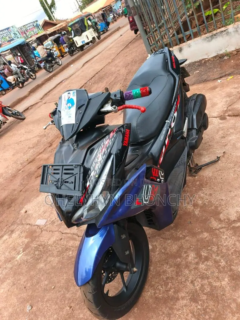 Yamaha 2021 Black