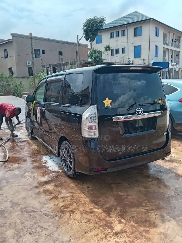 Toyota Voxy 2013 Black