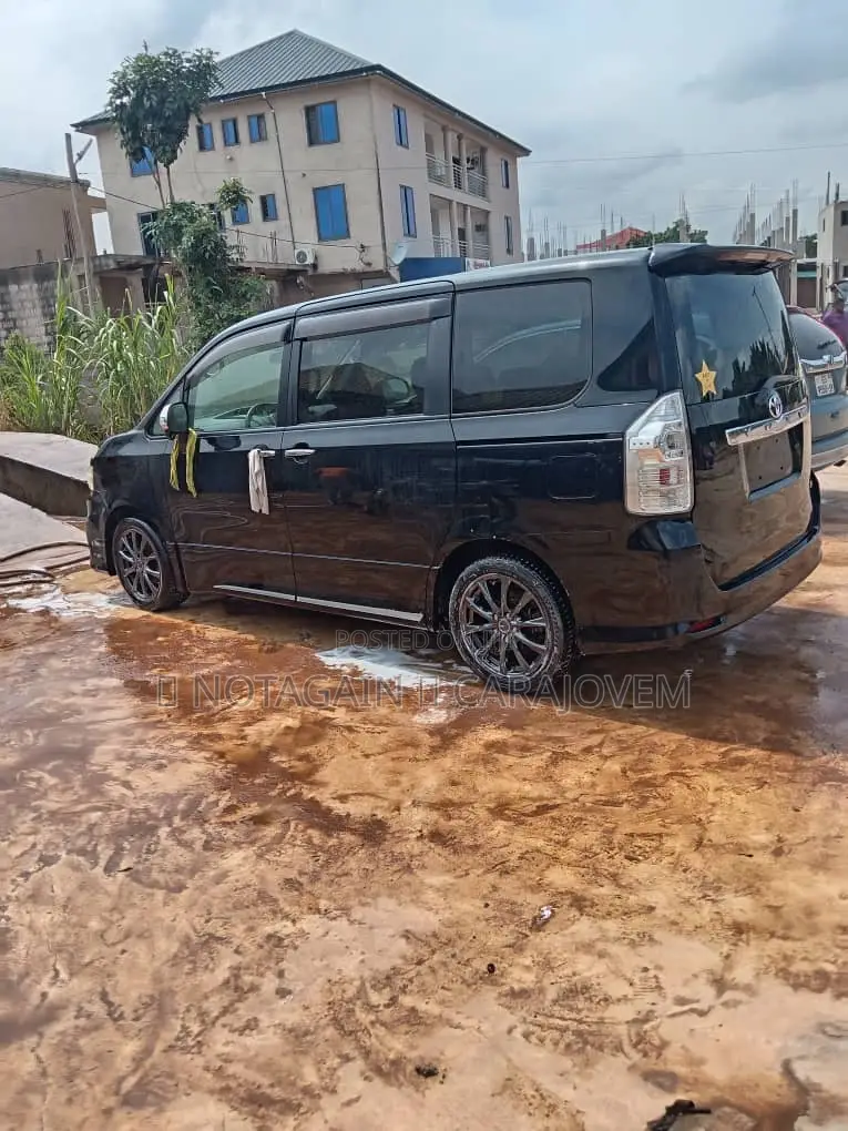 Toyota Voxy 2013 Black