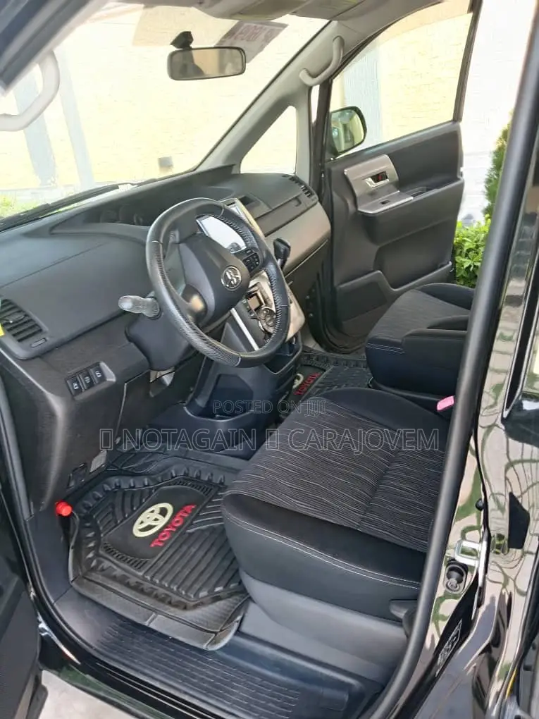 Toyota Voxy 2013 Black