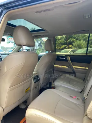 Toyota Highlander SE 2012 Black