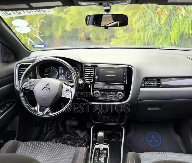 Mitsubishi Outlander LE FWD 2018 Silver