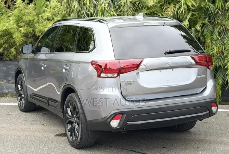Mitsubishi Outlander LE FWD 2018 Silver