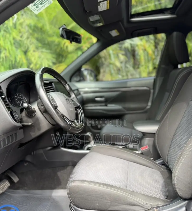 Mitsubishi Outlander LE FWD 2018 Silver