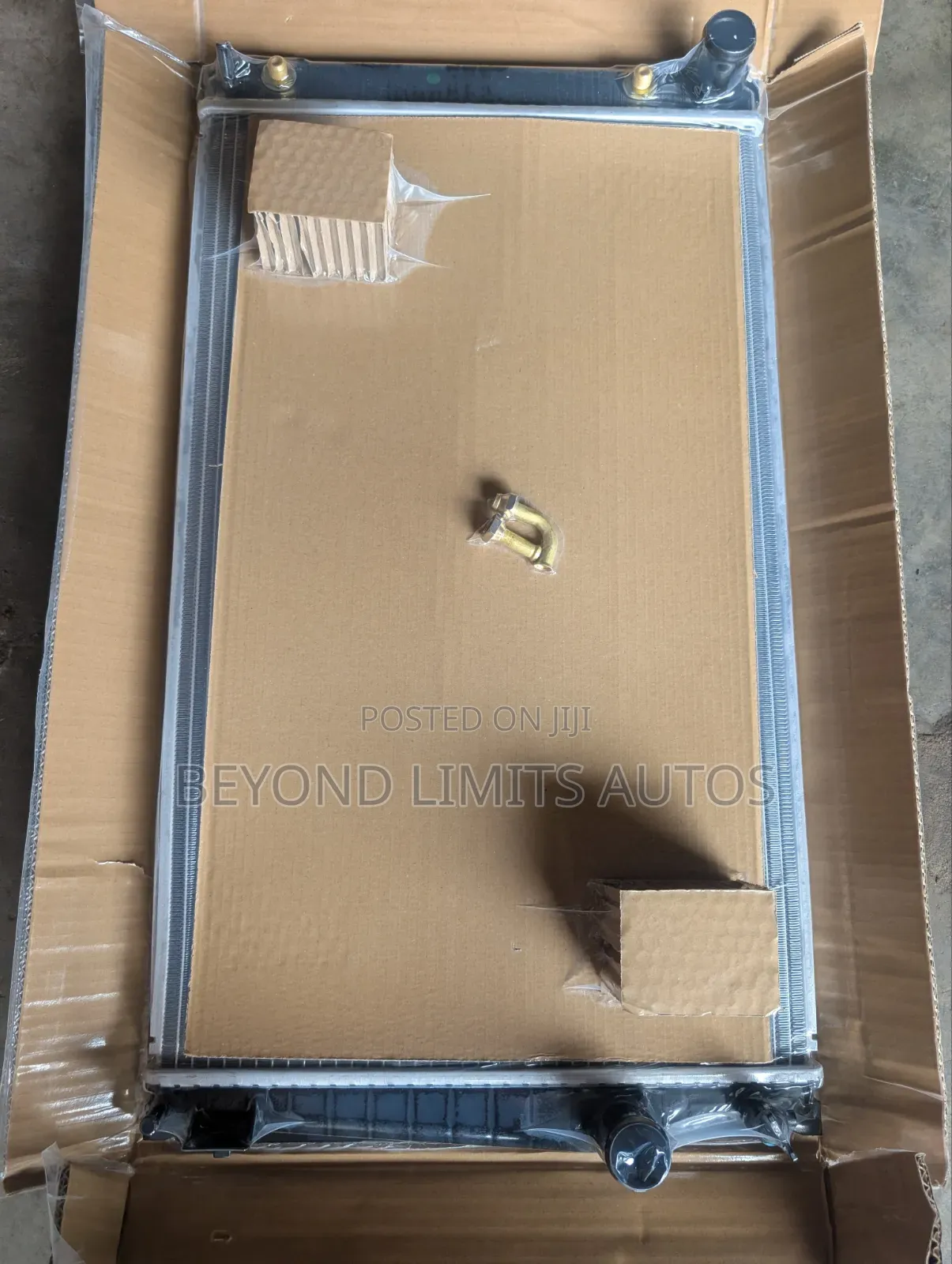 Toyota Rav4 2013,2014,2015,2016,2017,2018 Radiator/ Water Tank