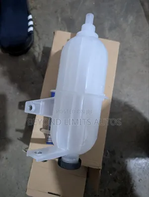 Toyota Hilux / Fortuner 2014,2015,2016,2017,2018 Reservoir Container