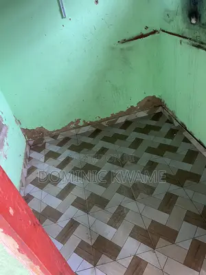 Chamber and Hall With Porch, Kitchen and Shower