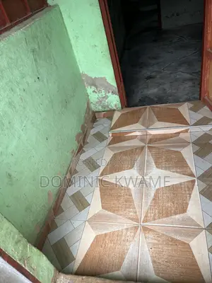 Chamber and Hall With Porch, Kitchen and Shower