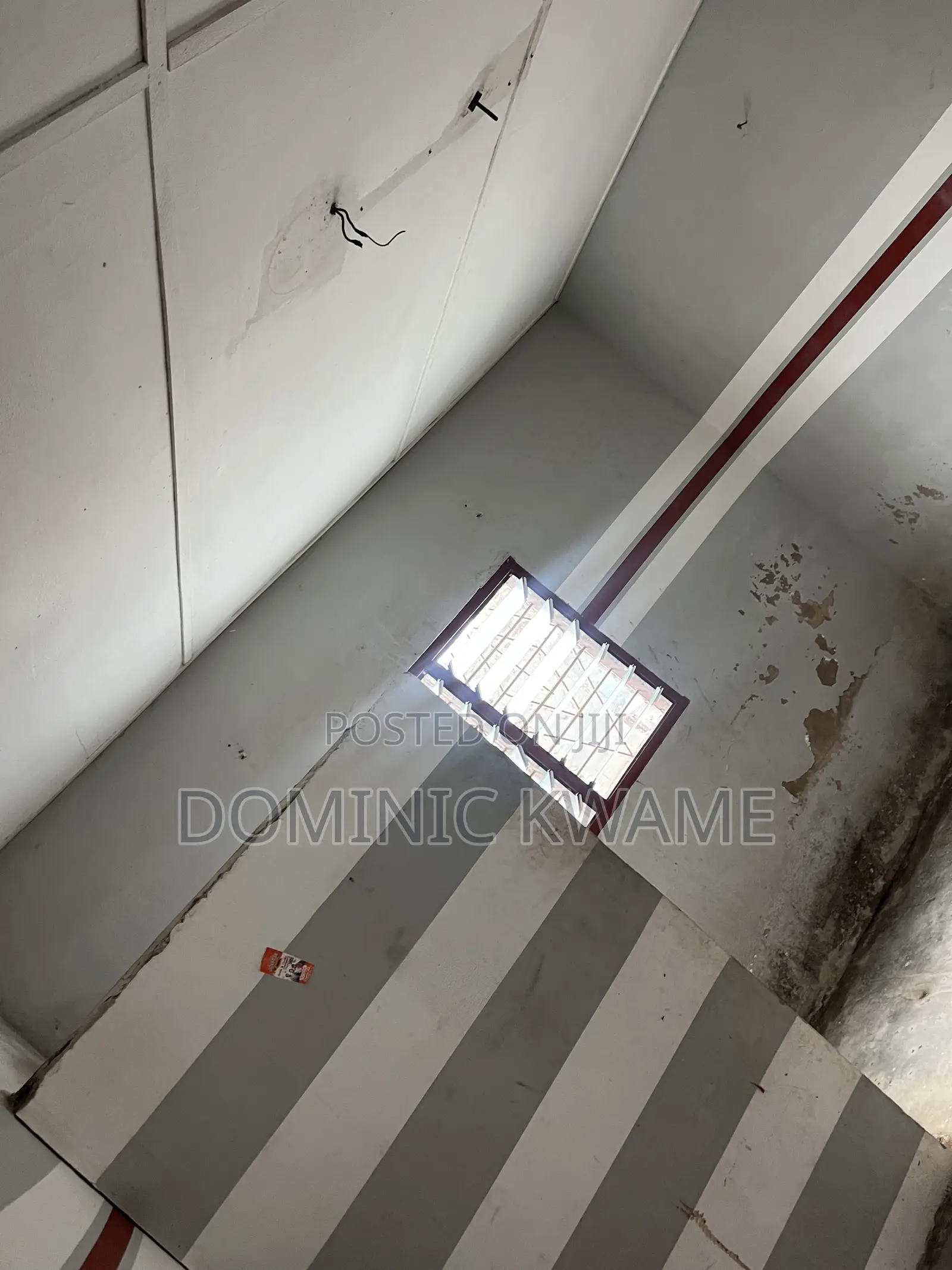 Chamber and Hall With Porch, Kitchen and Shower