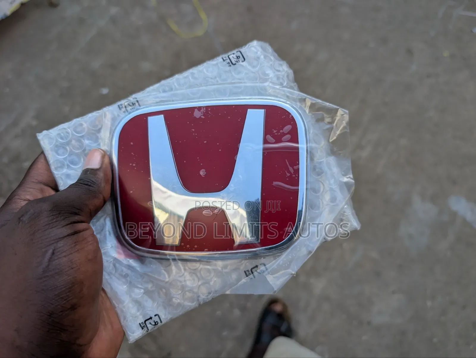 Honda Accord 2016,2017 Red Glass Crown / Logo