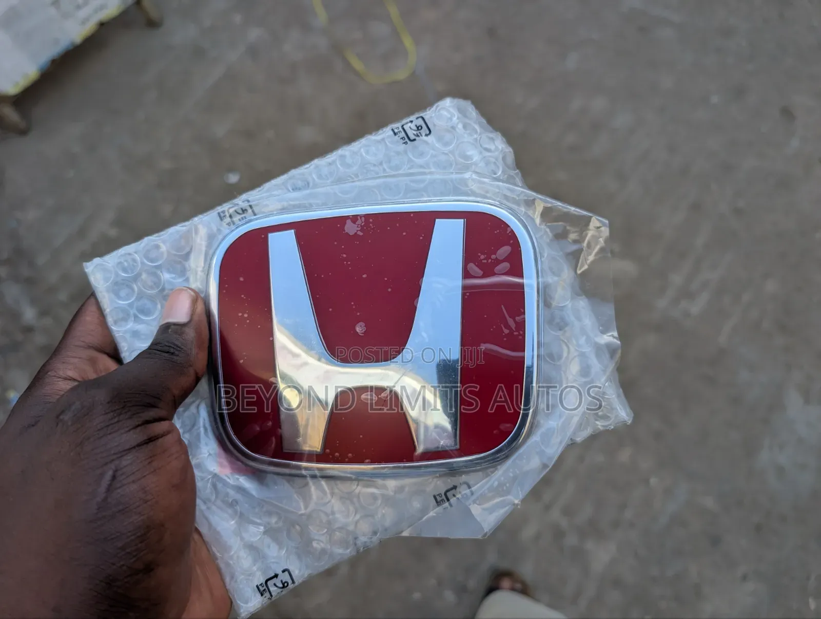 Honda Accord 2016,2017 Red Glass Crown / Logo