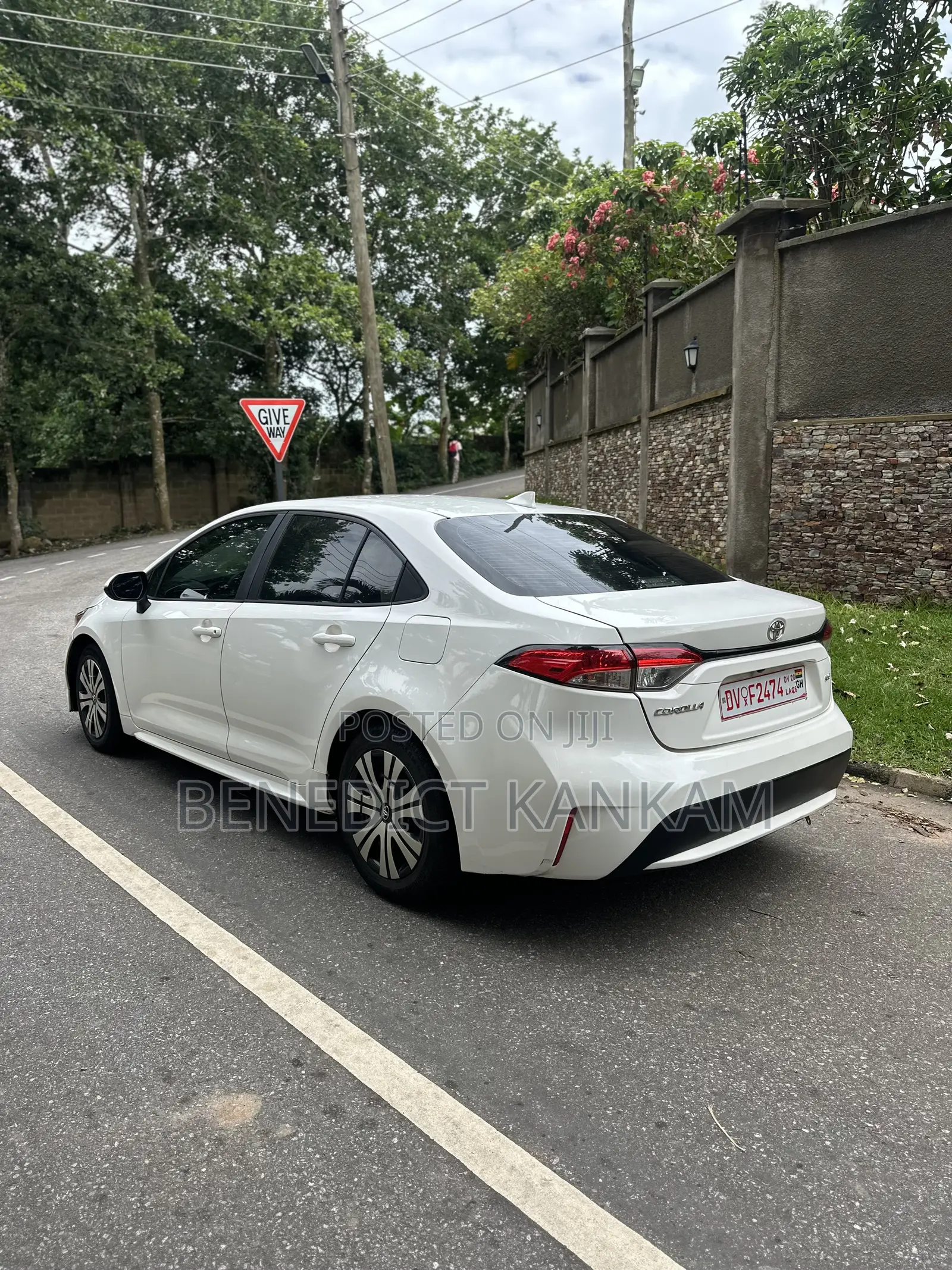 Toyota Corolla LE 2021 White