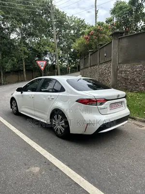 Toyota Corolla LE 2021 White
