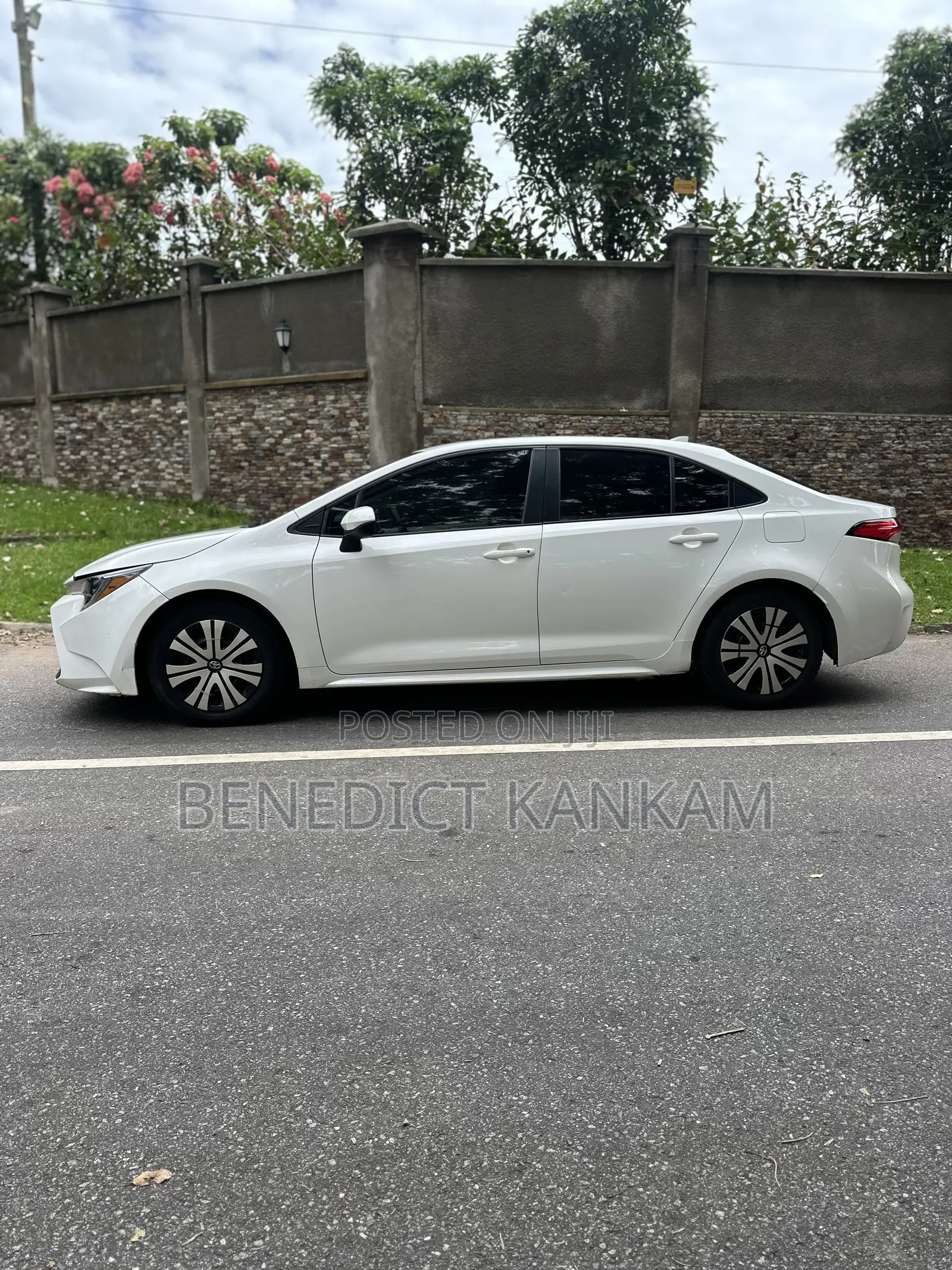 Toyota Corolla LE 2021 White