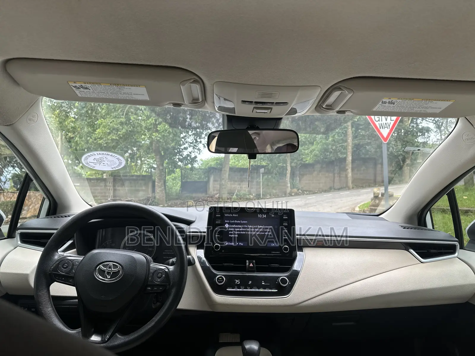 Toyota Corolla LE 2021 White