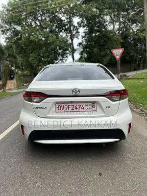 Toyota Corolla LE 2021 White