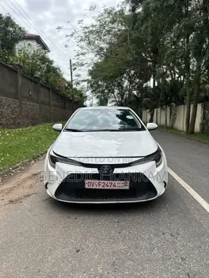Toyota Corolla LE 2021 White