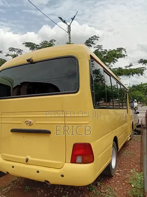 Hyundai County 2015 Yellow