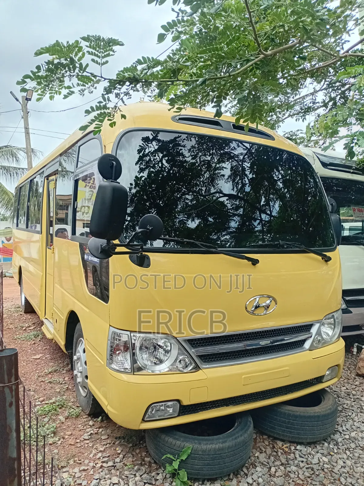 Hyundai County 2015 Yellow