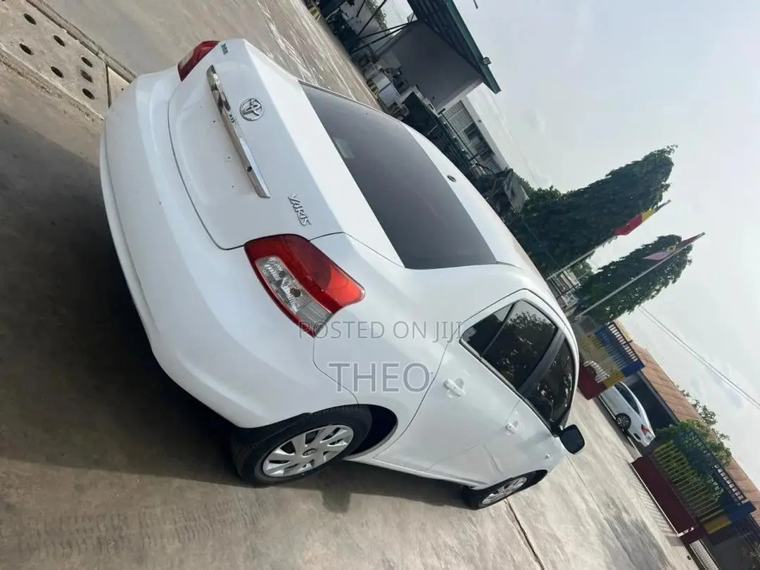Toyota Yaris 2011 White