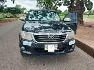 Toyota Hilux 2013 Green