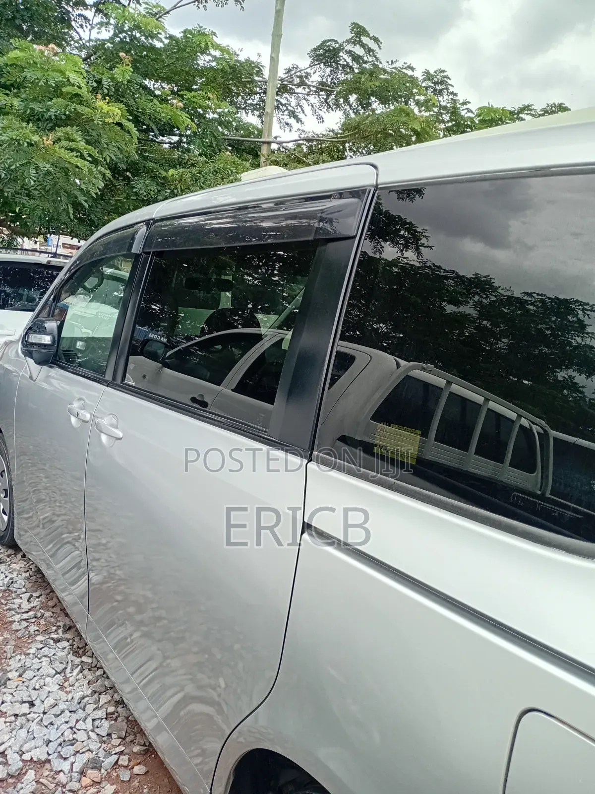 Toyota Voxy 2012 Silver