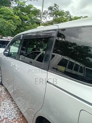 Toyota Voxy 2012 Silver