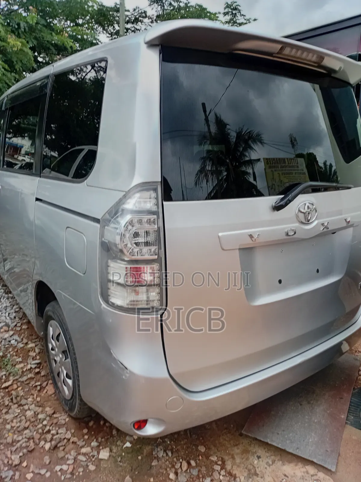 Toyota Voxy 2012 Silver