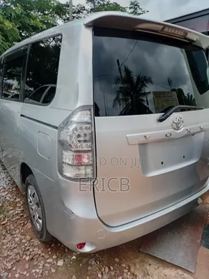 Toyota Voxy 2012 Silver
