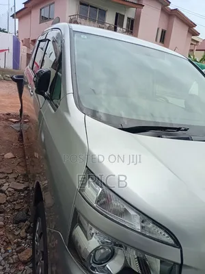 Toyota Voxy 2012 Silver