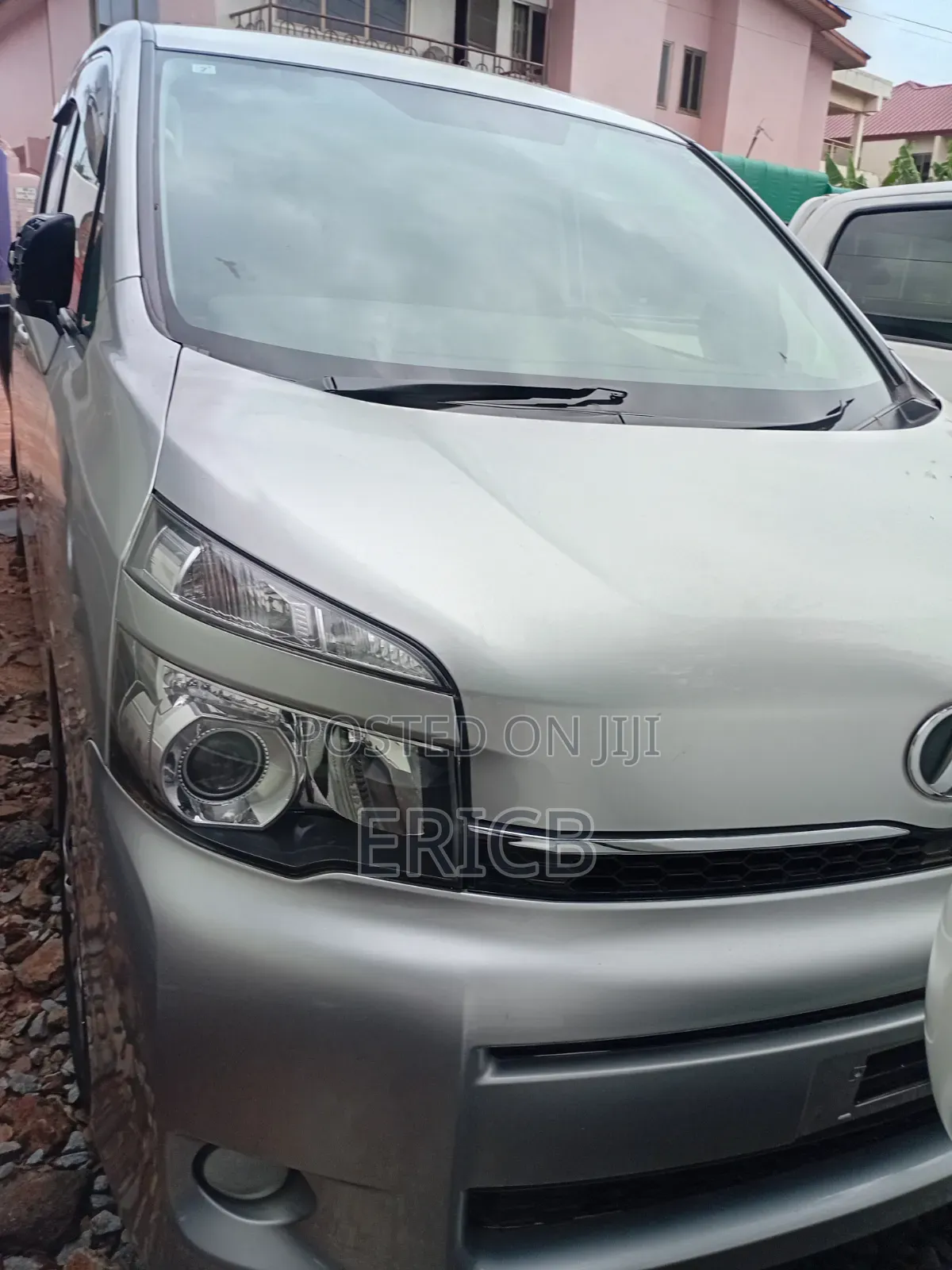 Toyota Voxy 2012 Silver