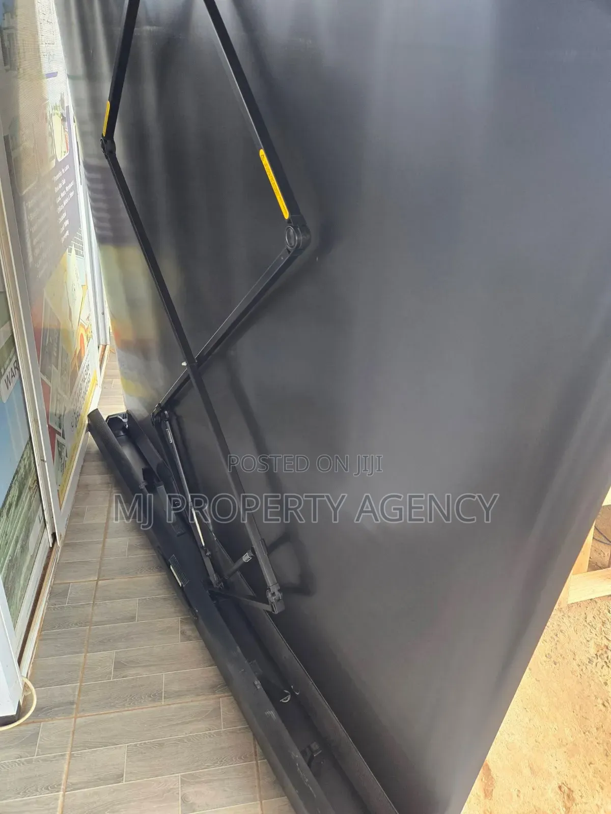 Retractable Screen Projector