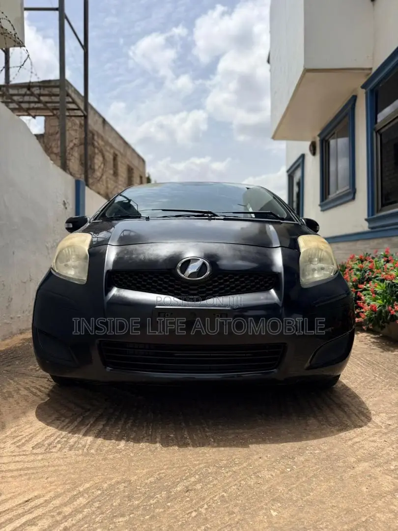 Toyota Vitz 2010 Black