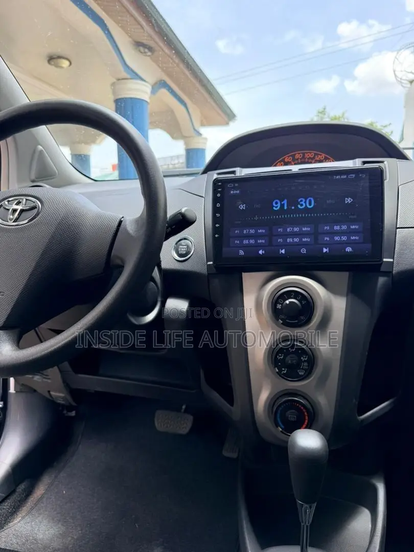 Toyota Vitz 2010 Black