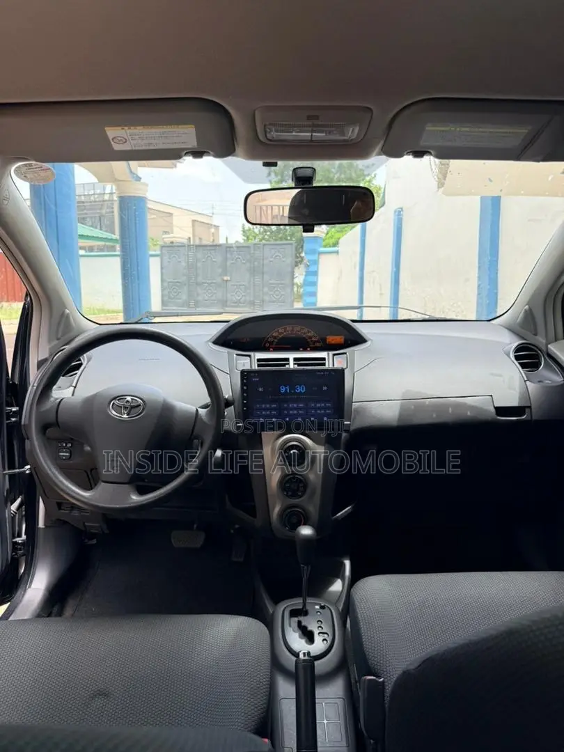 Toyota Vitz 2010 Black