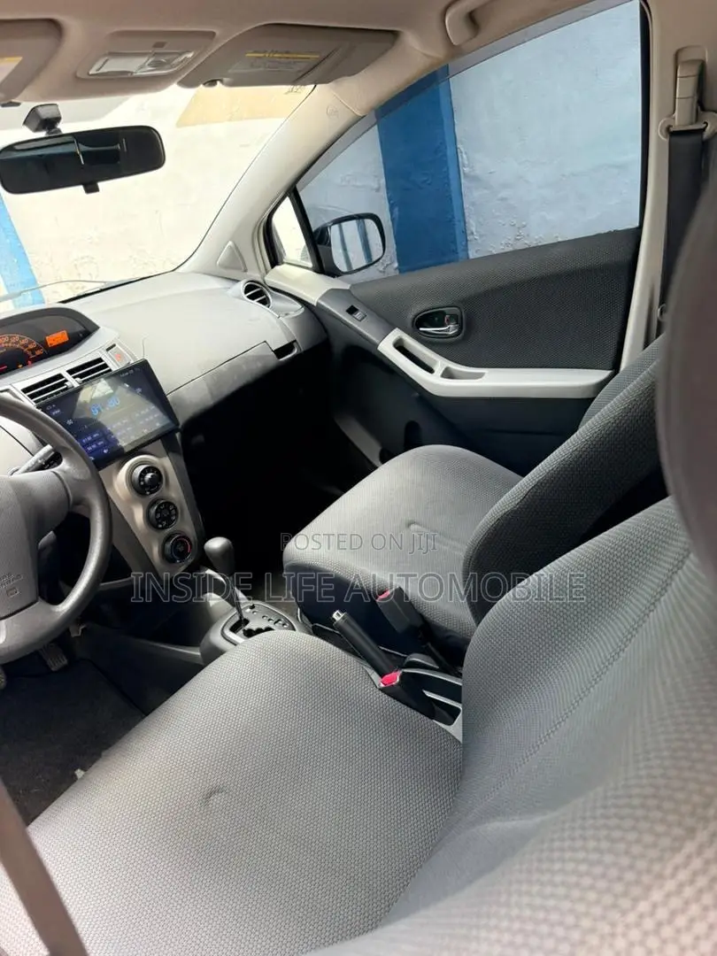 Toyota Vitz 2010 Black