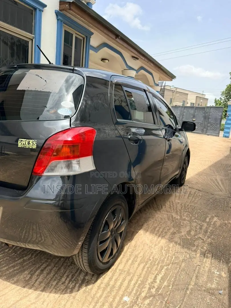Toyota Vitz 2010 Black